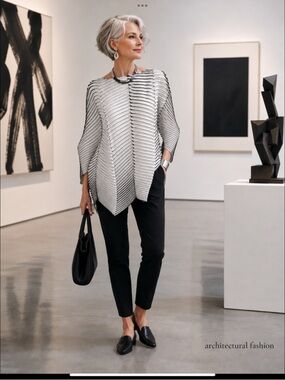 Pleatshop Wearable Art Chevron Pleated Architectural Tunic Blouse Black White
